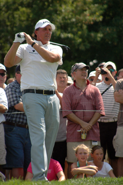 Mickelson hits the course Wednesday